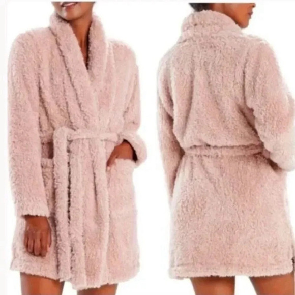 Natori Other - Natori Teddy plush fuzzy pink blush front pockets short robe, *missing belt*